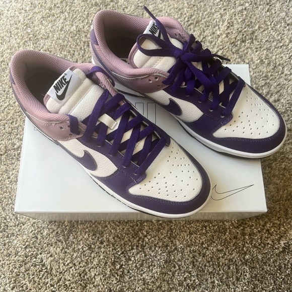 Brand New - Nike Dunks - Picture 2 of 3